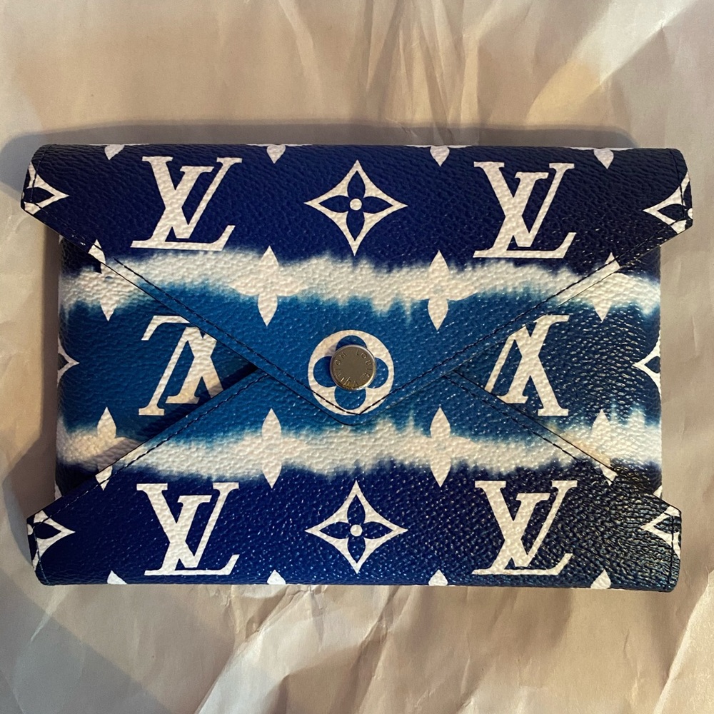 Limited edition Louis Vuitton holder.